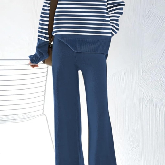 Women's Black & Cream Turtle Neck Sweater & Wide-Leg Pants Set - Picture 2 of 4